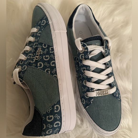 GUESS FACTORY - Light Blue Lookat Low-Top Sneakers - Picture 3 of 8